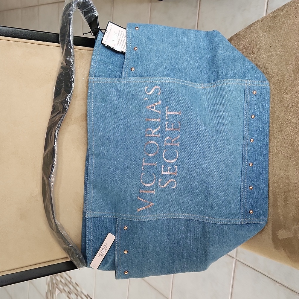NWT ❗️ Victoria secret denim blue large tote with wide shoulder strap